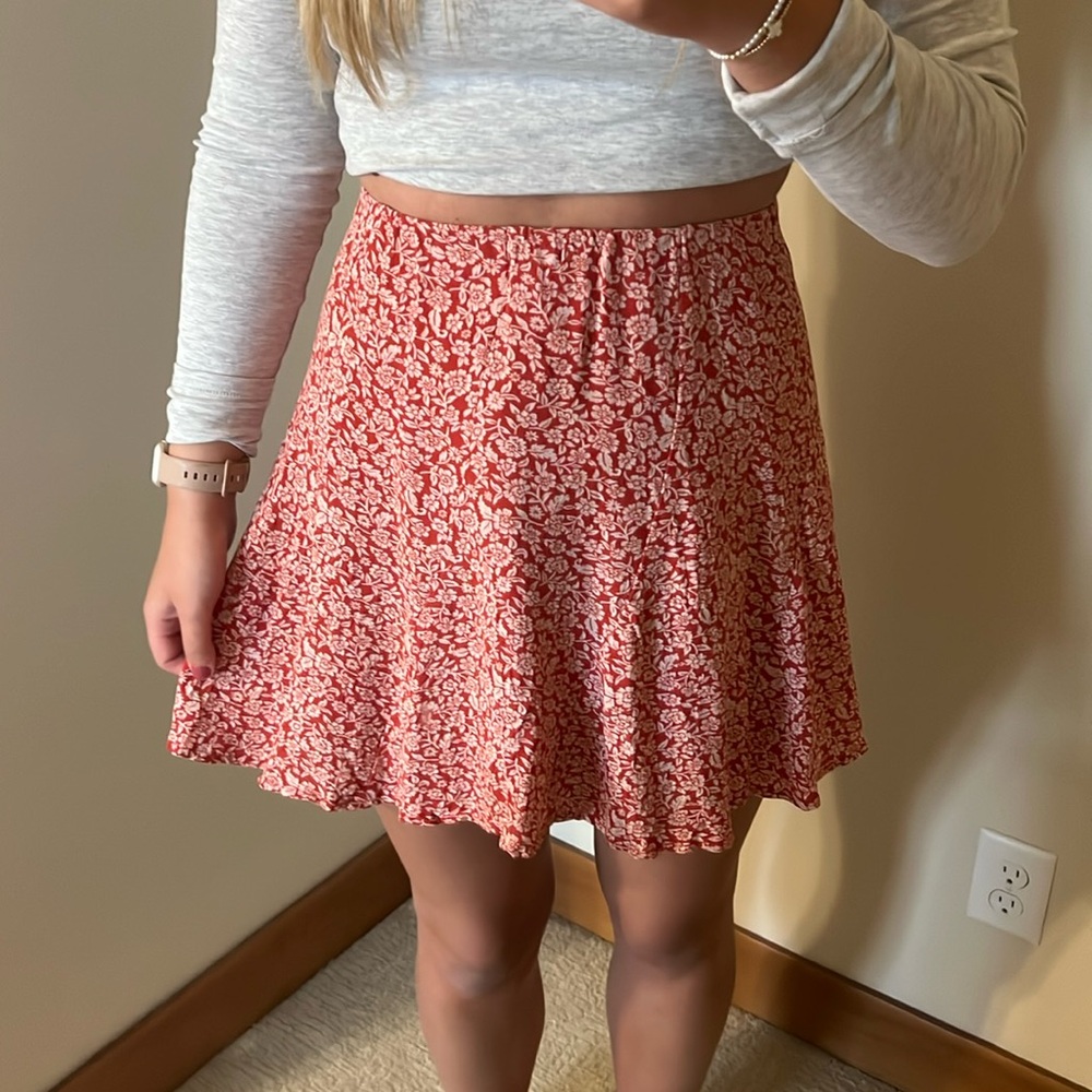 Flowy Red Floral Skirt! Size small